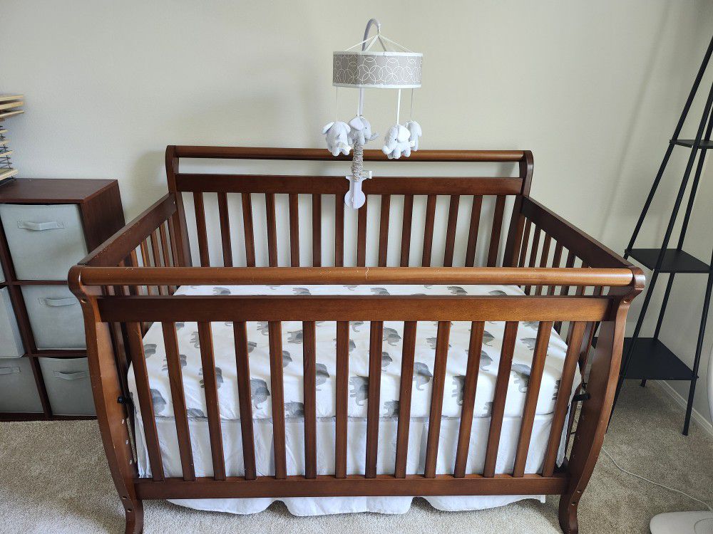 Crib With Mattress And Mobile