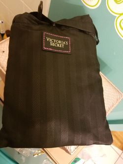 New hide away duffle bag goes back into pouch