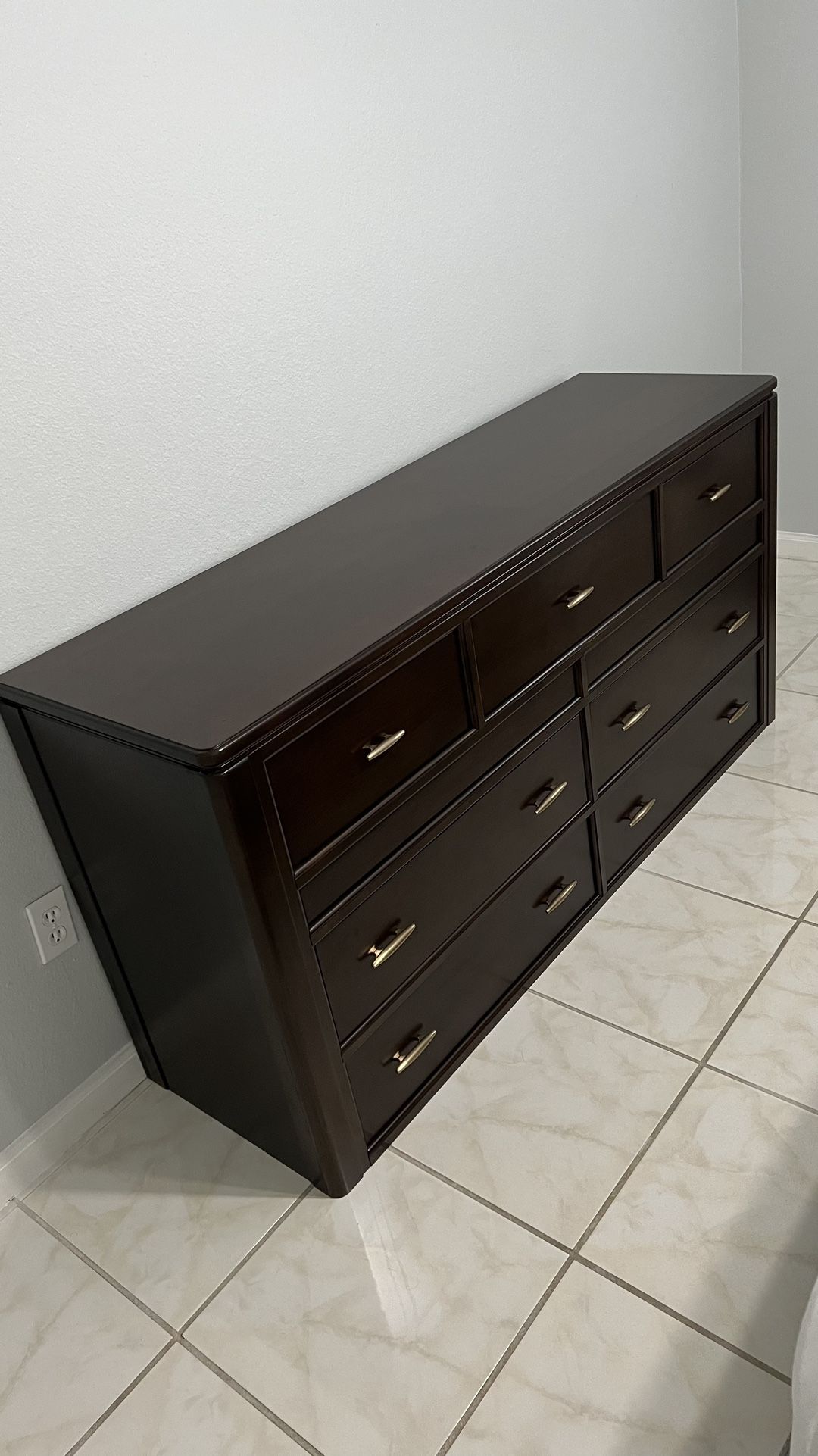 Dresser And Nightstands From Havertys’ Furniture