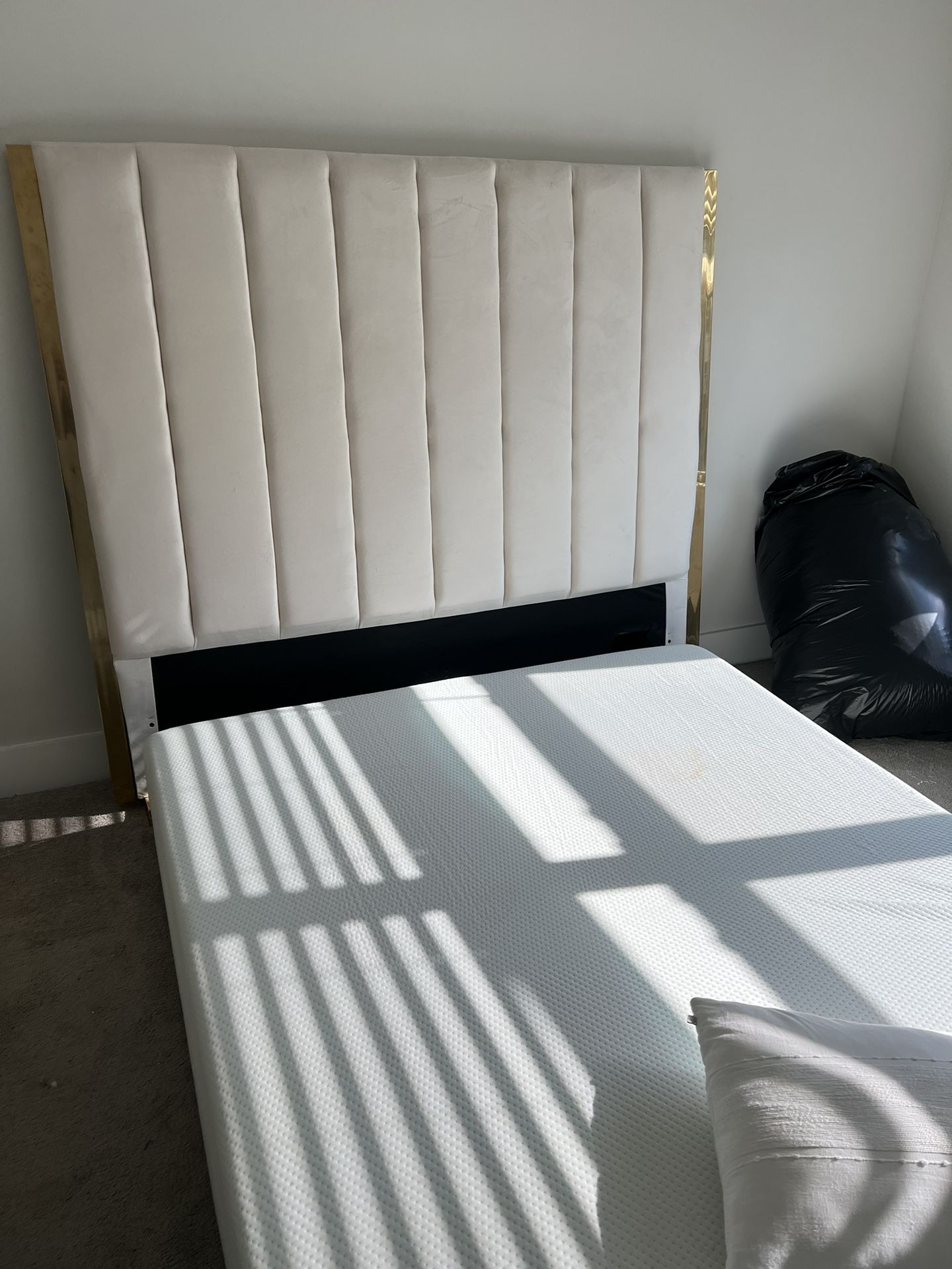 Bed Frame And mattress (with All Pieces)