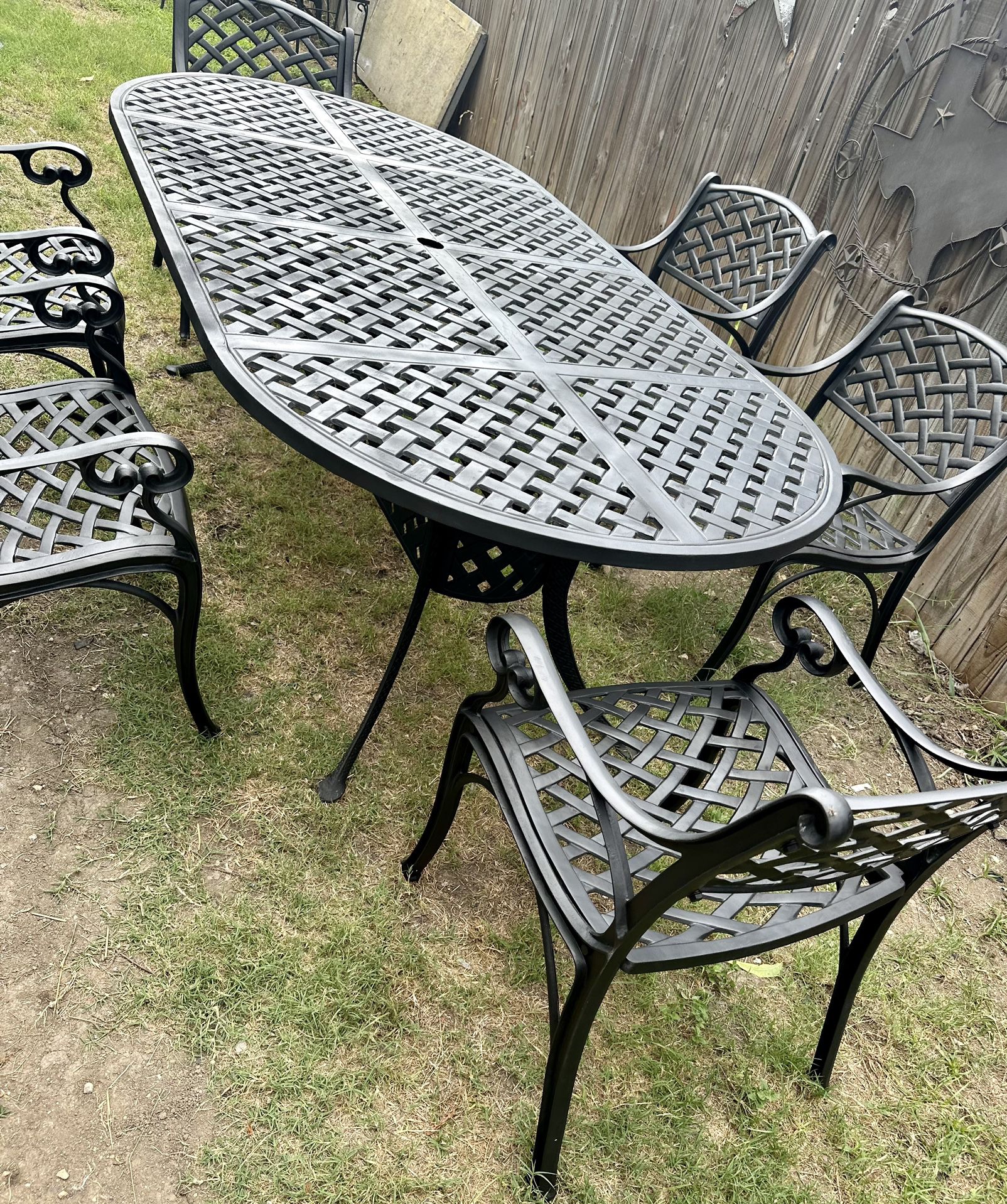 7 Pc Hanamint Cast Iron Patio Set, Large Table And 6 Regular Chairs , All Set Really Heavy And Sturdy, Excellent Conditions $870