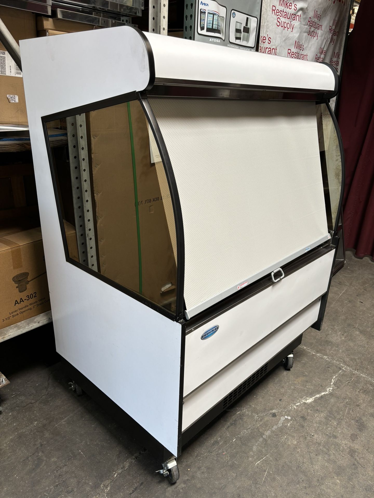 46” Refrigerated Grab & Go Cooler Display Merchandiser On Wheels Federal Refrigerator NSF Commercial Night Shade Air Curtain Works Great