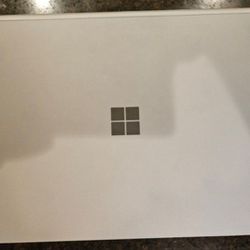 Microsoft Surface Book 2 13.5" (Intel Core i5, 8GB RAM, 256 GB)