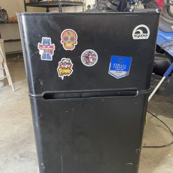 Mini Fridge 