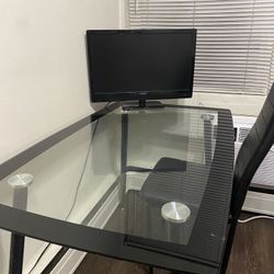 Dining Room Table And 4 Chairs