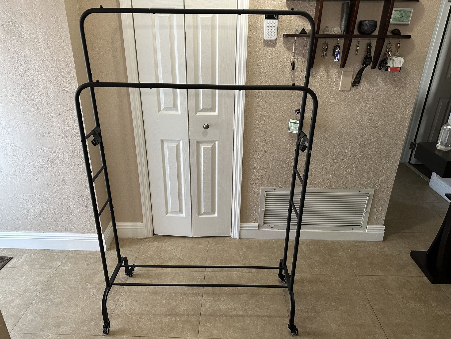Rolling Metal Clothes Hanger