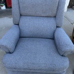 Comfortable Cloth Recliner