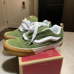Vans Knu Skool Skate Shoe - Pesto/White