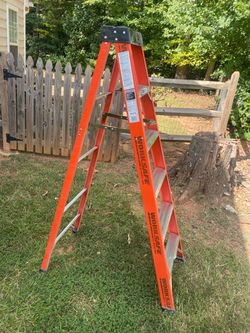 6ft ladder with factory damage. Good condition brand new