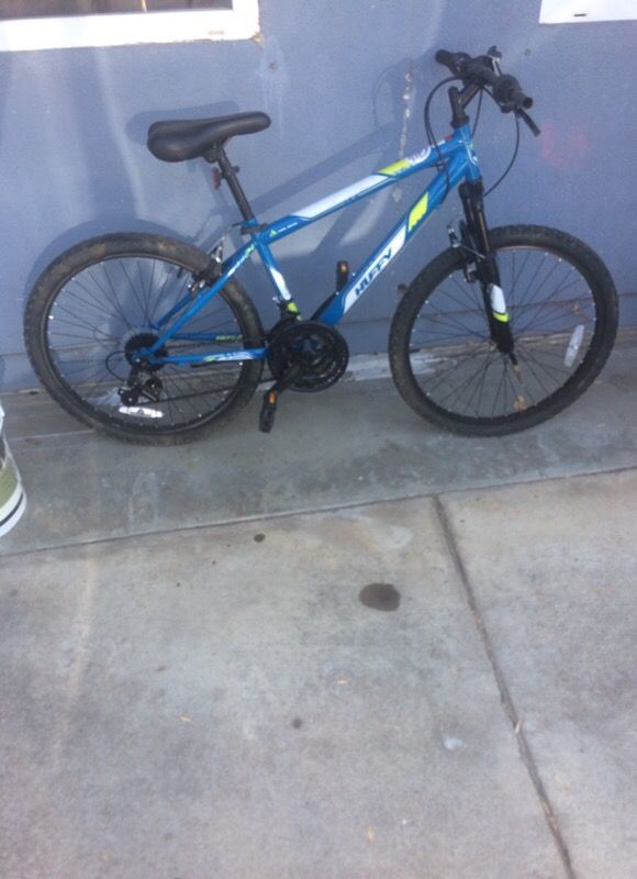 Blue huffy bike