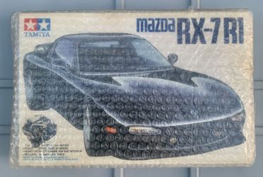 Tamiya 1/24 Scale Model Kit 24116 - Mazda RX-7 R1