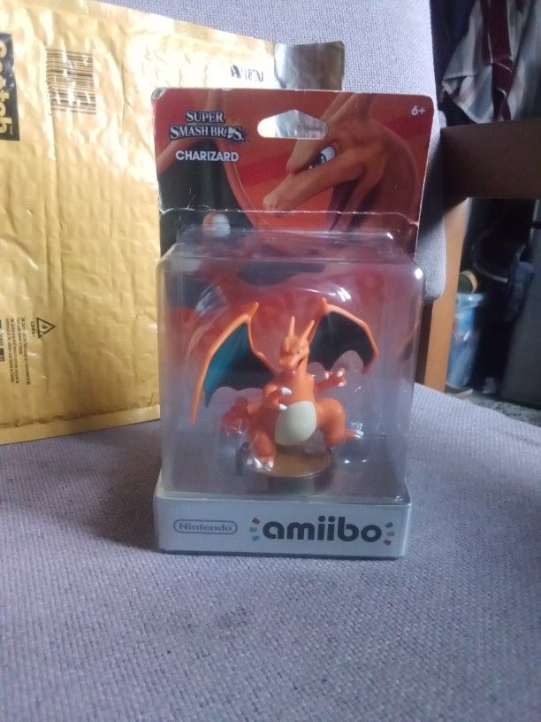 Charizard Amiibo