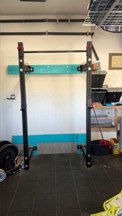 ROGUE RML-3WC FOLD BACK WALL MOUNT RACK