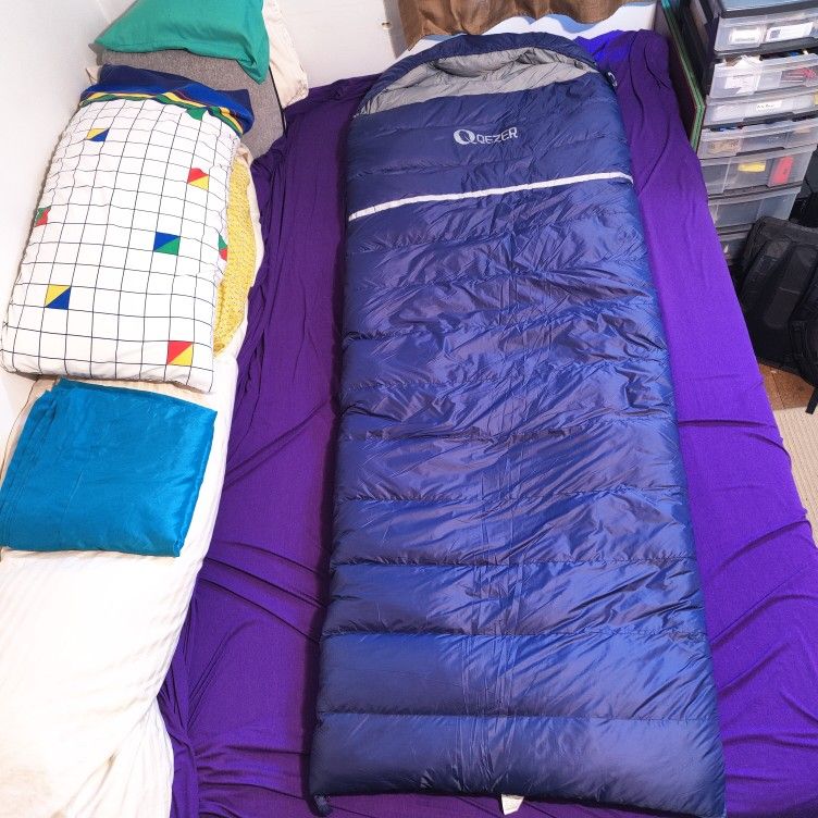 Qezer Down Sleeping Bag 1000 grams 620 Fill Rectangular Hooded 3-season