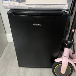Galanz Mini Fridge 