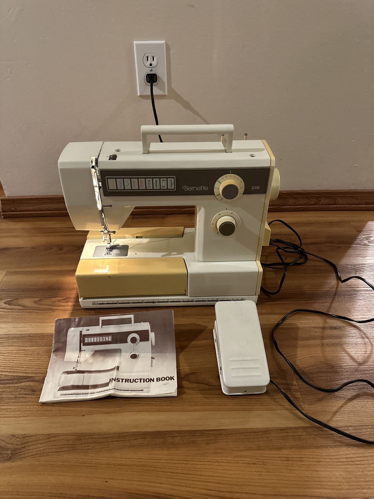Vintage Bernina Barnette 330 Sewing Machine