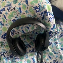 Pc/ Console Gaming Headphone. LED Light. More Info In Bio