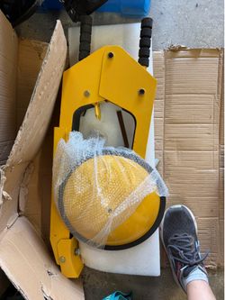 Heavy-Duty Wheel Lock / Tire Clamp – New in Box