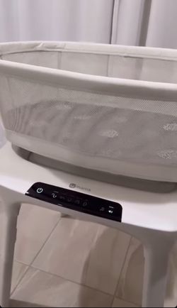 Mamaroo Sleep Bassinet $250 OBO 