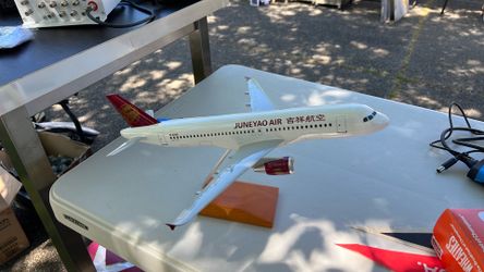 320 Airbus  1:100 scale plane