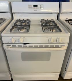 🔥 Hotpoint 30” Gas Range – White – $380