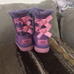 Kids Ugg Size 6 