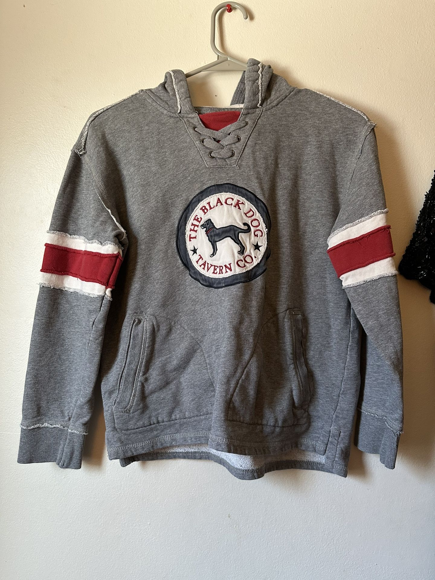 The Black Dog Tavern Co. Hoodie Sweatshirt Size Youth Medium Boys Girls Unisex