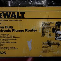 Dewalt Electronic Plunge Router 