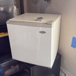 Mini fridge