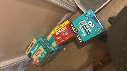 Pamper swaddlers big boxes size newborn,4,6 Huggies size 3