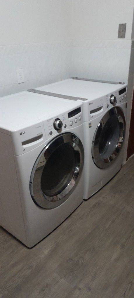 Lg Stackable Washer And Dryer Great Condition 