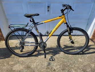 Trek 4300 Mt. Bike 24 Speed 20" Frame 26" Wheels 20" frame Really nice