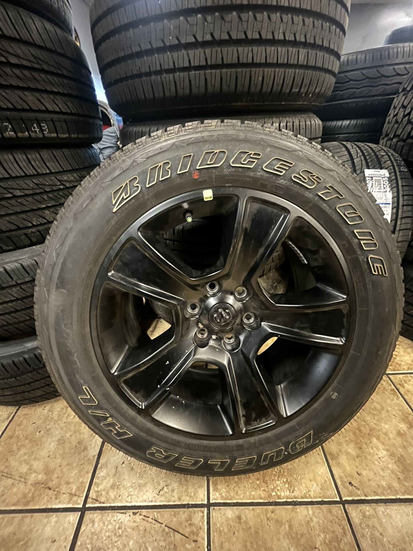 20 inch oem Dodge Ram Wheels With Bridgestone 275/55/20 tires 6x139.7 bolt pattern