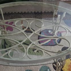BeUtiful Coffee Table Mint Conditiom