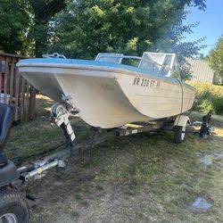 1971 Seaswirl 15 foot 65 horse mercury runs good got title for Boat