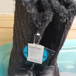 NWT Weatherproof Winter boots, size 6M