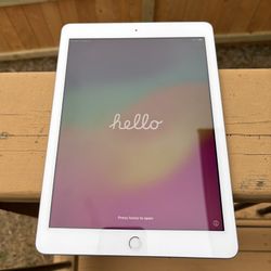 Apple iPad 6th Gen 32GB WiFi