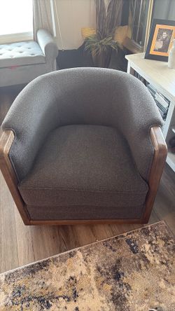 Barrel chair