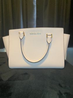 Michael Kors Blossom “light Pink” Leather PERFECT FOR VDAY!! for Sale in WA - OfferUp