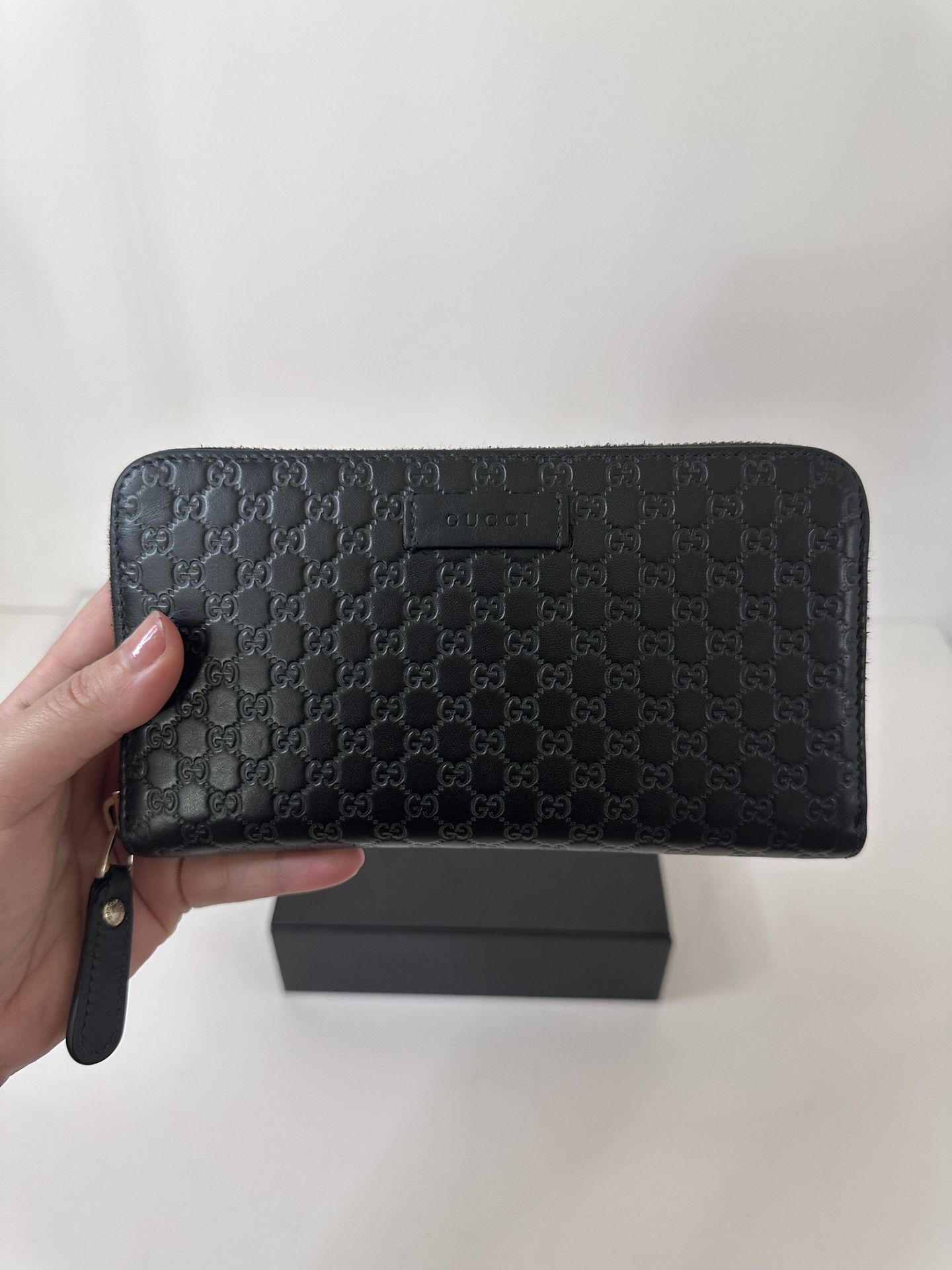 GUCCI Wallet Women’s Black Leather Zipper Microguccissima (Authentic)