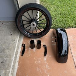 2018 Harley Davidson Road Glide Special Talon Front Whell,Fender,Cans And fairing Struts   