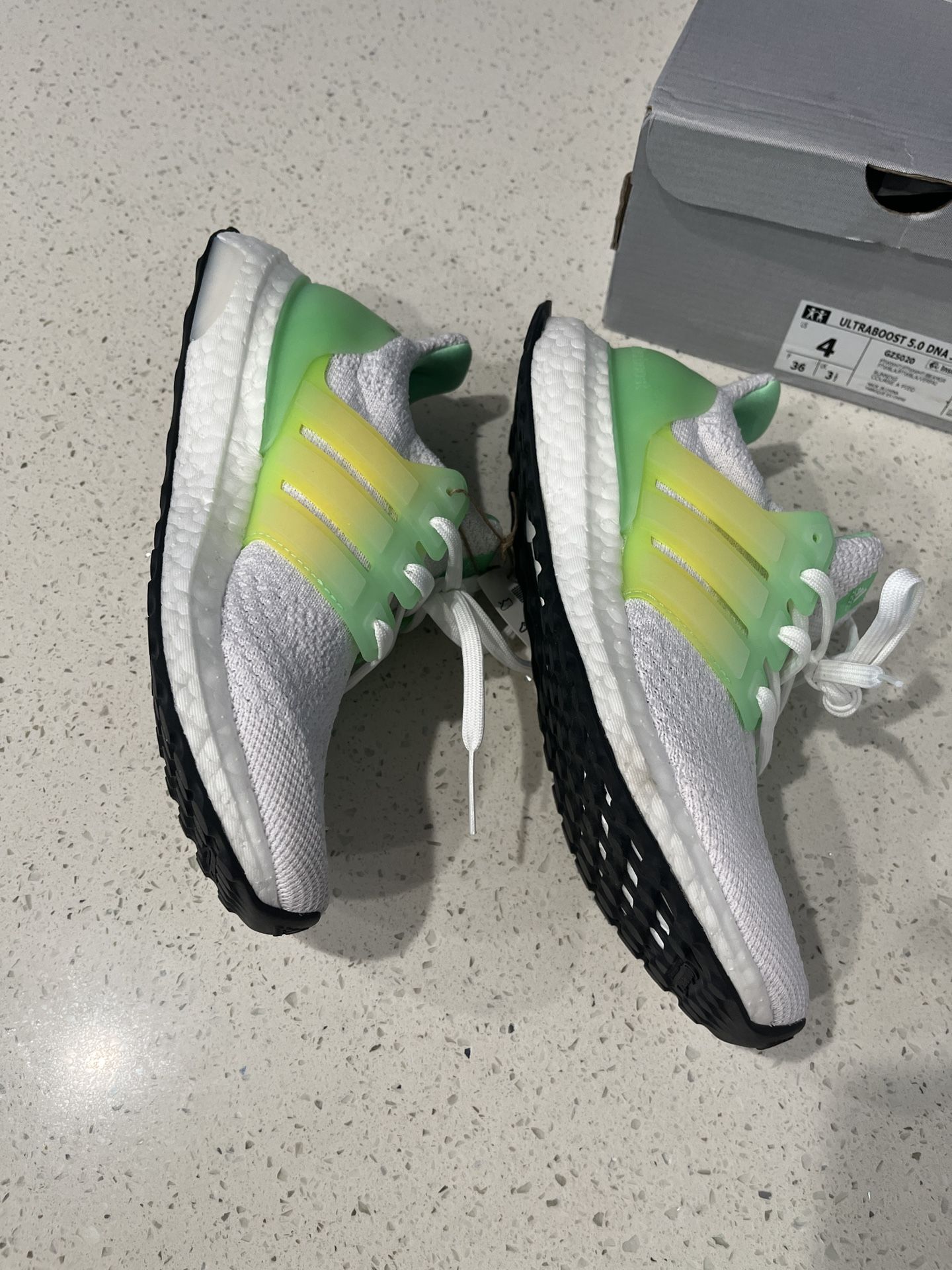 Adidas ultraboost 5.0 dna girl size 4 Green Beam
