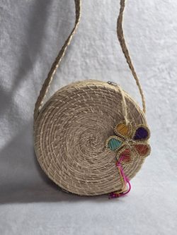Handmade Colombian Artisan Straw Crossbody Bag – Round Woven Boho Purse
Price: $35