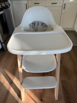 Mockingbird High Chair with Tray and Harness
