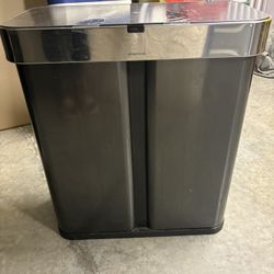 Simple Human ( Motion Sensor & Talk Command ) Trash Can