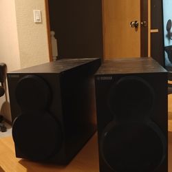 Yamaha NS-BP101 bookshelf speakers