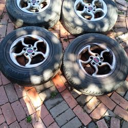 15-in Chrome aluminum wheels