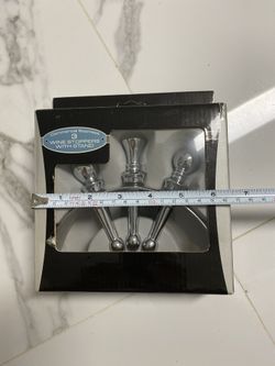 3 Wine Stoppers With Stand