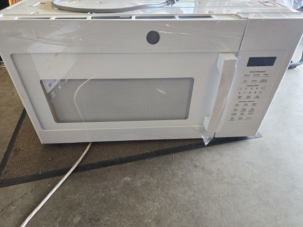 GE 1.9 cu. ft. Over-the-Range Microwave with Sensor