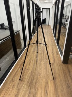 Xit 52” TRIPOD WITH CASE